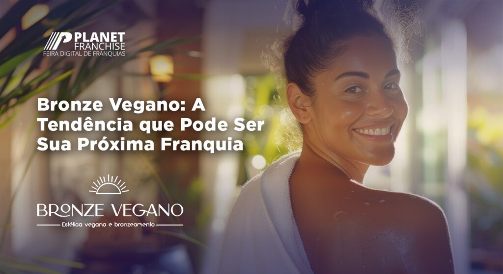 Mulher sorridente com a pele bronzeada, envolta em uma toalha, em ambiente natural iluminado, representando bem-estar e estética vegana; ao lado, logotipo da Planet Franchise e do Bronze Vegano com chamada sobre franquia.