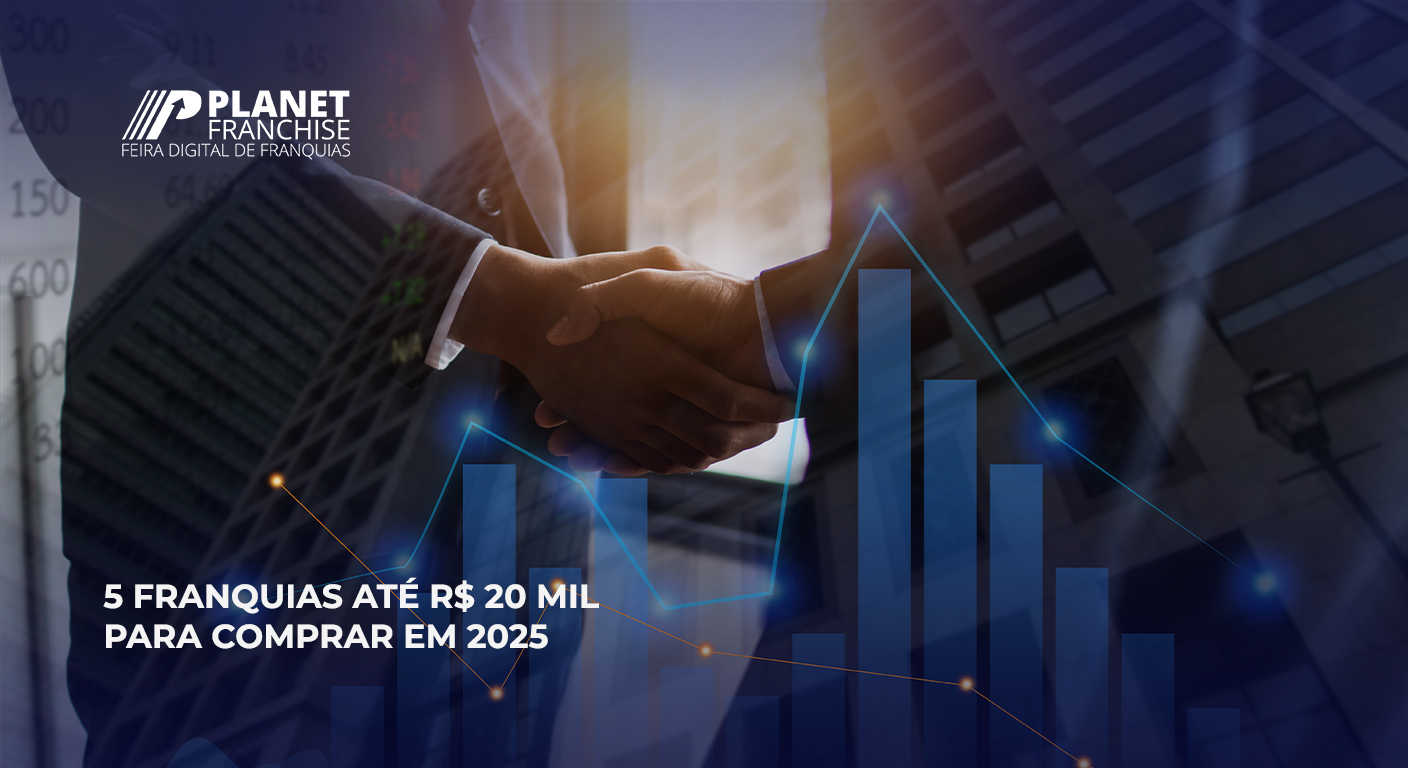 Aperto de mãos entre empresários com gráficos de crescimento ao fundo, representando oportunidades de franquias até R$ 20 mil para comprar em 2025.